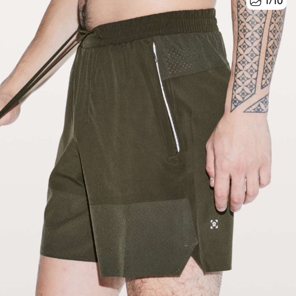 Lululemon Switch Up Short 7" shorts in Olive / Armory
size Small